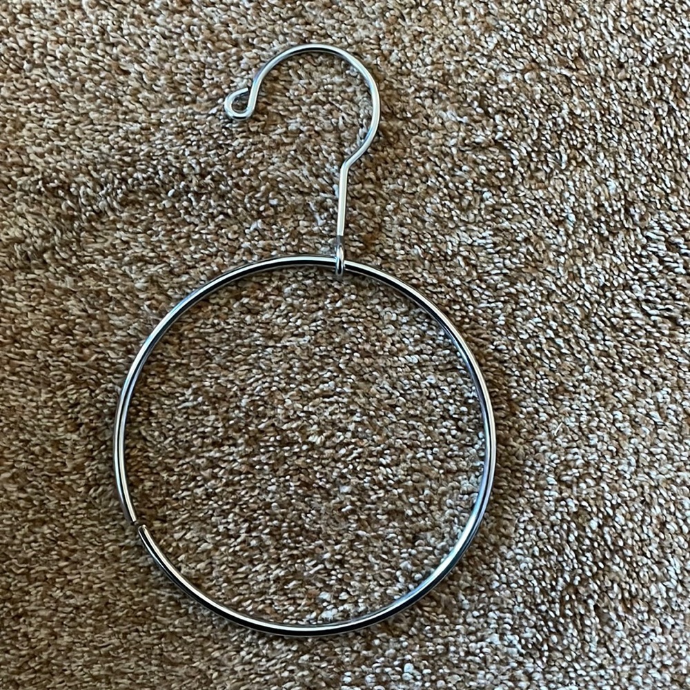 Metal belt, scarf or tie hanger